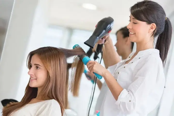 Bà Bầu Có Được Đi Làm Tóc Không? Cần Lưu Ý Gì Khi Làm Đẹp An Toàn?
