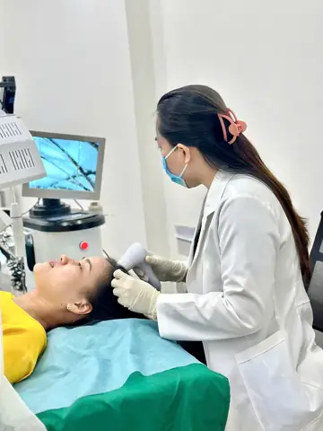 Bác Sĩ Trị Rụng Tóc: Tìm Chuyên Gia Giỏi, Địa Chỉ Uy Tín & Phương Pháp Hiệu Quả Bác Sĩ Trị Rụng Tóc: Tìm Chuyên Gia Giỏi, Địa Chỉ Uy Tín & Phương Pháp Hiệu Quả
