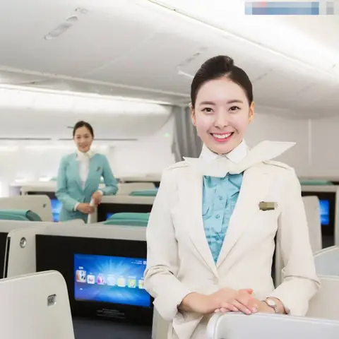 Hướng Dẫn Chi Tiết Búi Tóc Kiểu Tiếp Viên Hàng Không Chuẩn & Thanh Lịch Hướng Dẫn Chi Tiết Búi Tóc Kiểu Tiếp Viên Hàng Không Chuẩn & Thanh Lịch