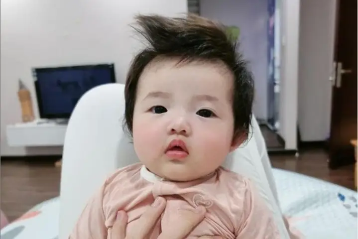 Khám Phá 20+ Kiểu Tóc Cho Bé Sơ Sinh Dễ Thương, Ngộ Nghĩnh & Cách Chăm Sóc Tóc Bé Toàn Diện Khám Phá 20+ Kiểu Tóc Cho Bé Sơ Sinh Dễ Thương, Ngộ Nghĩnh & Cách Chăm Sóc Tóc Bé Toàn Diện