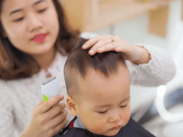 Khám Phá 20+ Kiểu Tóc Cho Bé Sơ Sinh Dễ Thương, Ngộ Nghĩnh & Cách Chăm Sóc Tóc Bé Toàn Diện Khám Phá 20+ Kiểu Tóc Cho Bé Sơ Sinh Dễ Thương, Ngộ Nghĩnh & Cách Chăm Sóc Tóc Bé Toàn Diện