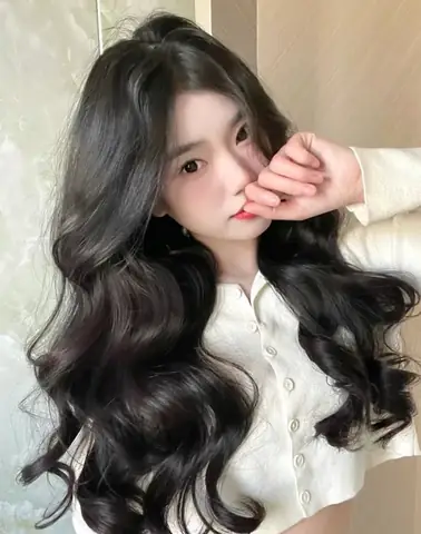 Khám Phá Top Các Kiểu Tóc Dài Uốn Sang Chảnh & Thời Thượng Nhất 2026