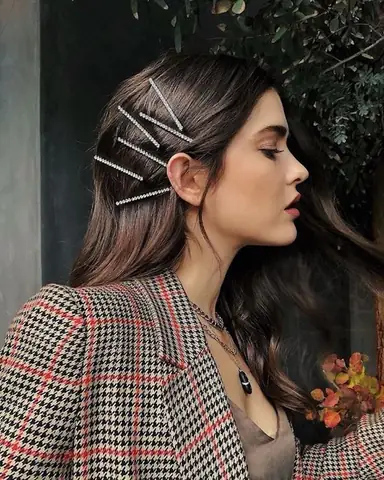Các Kiểu Tóc Sáng Tạo Với Kẹp Tăm: Hướng Dẫn Chi Tiết Cho Mọi Cô Gái Các Kiểu Tóc Sáng Tạo Với Kẹp Tăm: Hướng Dẫn Chi Tiết Cho Mọi Cô Gái