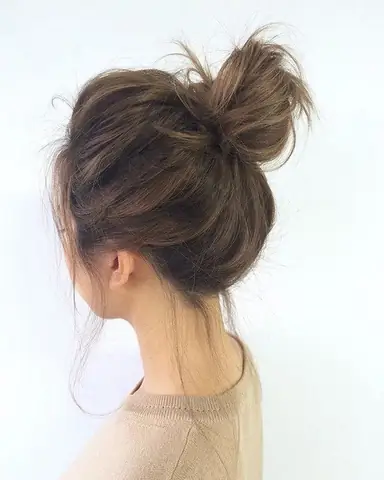 Búi Tóc Cao Trẻ Trung: Hướng Dẫn Chi Tiết & 10+ Kiểu Đẹp Nhất Cho Nàng Búi Tóc Cao Trẻ Trung: Hướng Dẫn Chi Tiết & 10+ Kiểu Đẹp Nhất Cho Nàng