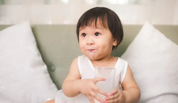 Bí Quyết Cắt Tóc Đẹp Cho Bé Gái 2 Tuổi Tại Nhà: Hướng Dẫn Từ A-z