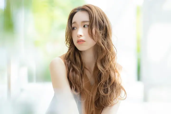 Bí Quyết Chọn Màu Tóc Phù Hợp: Tông Da, Màu Mắt & Phong Cách Cá Nhân
