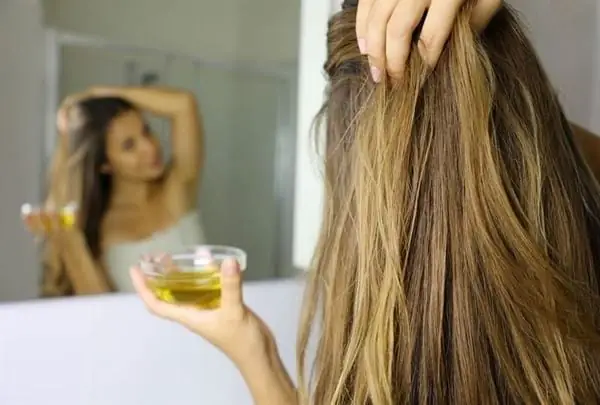 Dưỡng Tóc Uốn Bằng Dầu Dừa: Bí Quyết Sở Hữu Mái Tóc Bồng Bềnh, Mềm Mượt Chuẩn Salon Dưỡng Tóc Uốn Bằng Dầu Dừa: Bí Quyết Sở Hữu Mái Tóc Bồng Bềnh, Mềm Mượt Chuẩn Salon