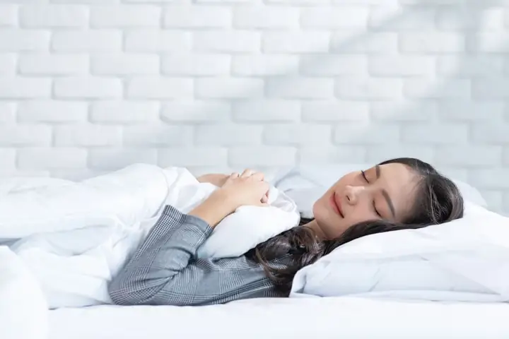 Bí Quyết Giữ Nếp Tóc Uốn Cụp Hoàn Hảo Khi Ngủ: Bí Mật Từ Chuyên Gia Làm Tóc