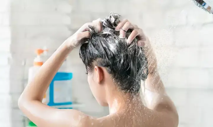Bí Quyết Gội Đầu Giữ Nếp Tóc Uốn Lâu Dài Chuẩn Salon