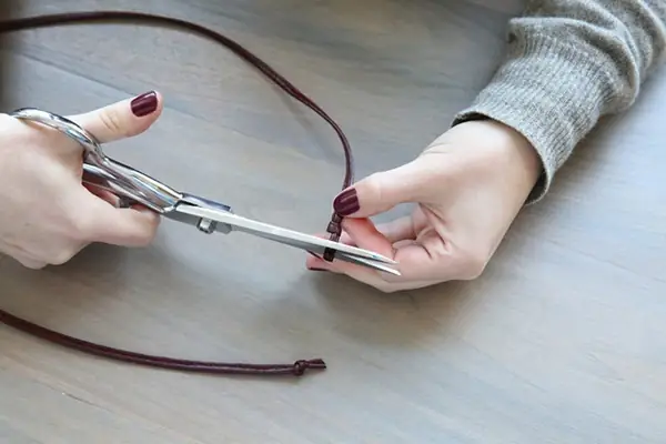Tự Tay Làm Scrunchies: Hướng Dẫn Chi Tiết Cách Làm Dây Buộc Tóc Bằng Dây Chun Xinh Xắn Tự Tay Làm Scrunchies: Hướng Dẫn Chi Tiết Cách Làm Dây Buộc Tóc Bằng Dây Chun Xinh Xắn