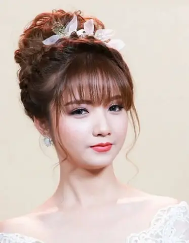 Hướng Dẫn Cách Làm Tóc Cô Dâu Trẻ Trung, Tự Nhiên Và Sang Trọng Hướng Dẫn Cách Làm Tóc Cô Dâu Trẻ Trung, Tự Nhiên Và Sang Trọng