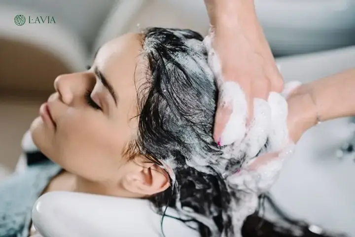 9+ Cách Gội Đầu Đúng Cách Để Tóc Không Bị Xù Tự Nhiên Ngay Tại Nhà