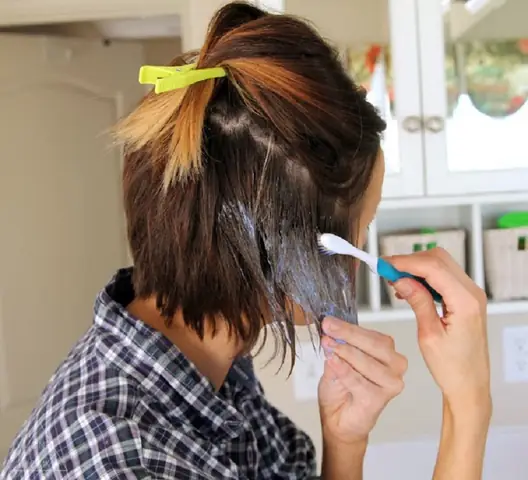 Tự Nhuộm Tóc Tại Nhà: Hướng Dẫn Chi Tiết Từ A-z Cho Màu Chuẩn Salon