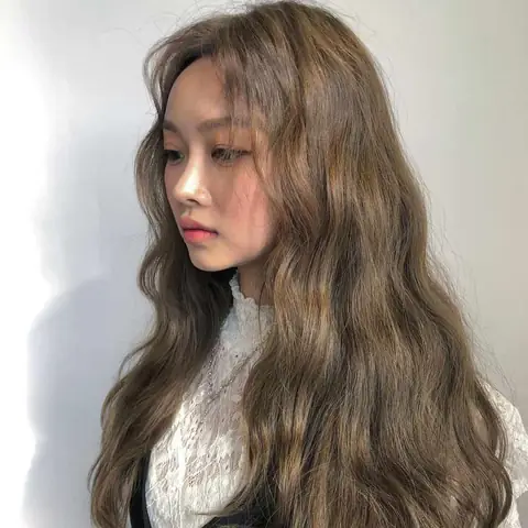 Hướng Dẫn Chi Tiết Cách Pha Màu Tóc Nâu Tây Chuẩn Salon Tại Nhà