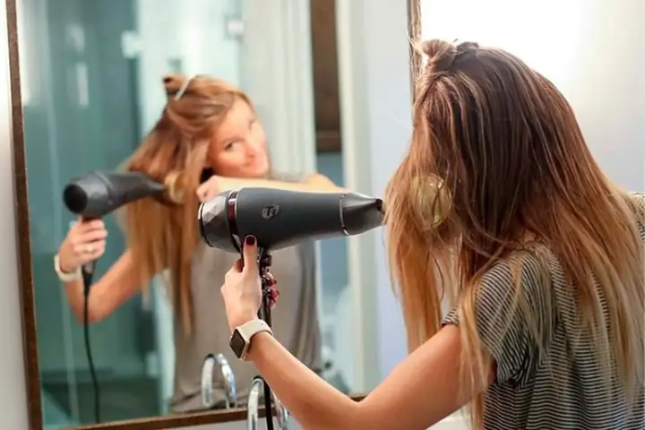 9+ Cách Sấy Tóc Nhanh Khô Hiệu Quả & Không Hư Tổn Chuẩn Salon