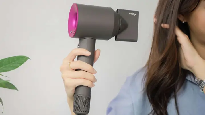 Bí Quyết Sấy Tóc Xoăn Ngắn Tại Nhà Đẹp Như Salon: Hướng Dẫn Chi Tiết Từ A-z Bí Quyết Sấy Tóc Xoăn Ngắn Tại Nhà Đẹp Như Salon: Hướng Dẫn Chi Tiết Từ A-z