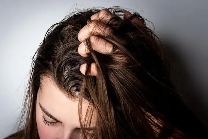 Cách Trị Da Đầu Dầu: Bí Quyết Tóc Suôn Mượt, Sạch Gàu Hiệu Quả