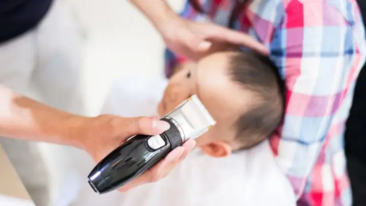 Cạo Tóc Máu Cho Bé: Khi Nào Nên, Có Tác Dụng Gì & Lời Khuyên Chuyên Gia