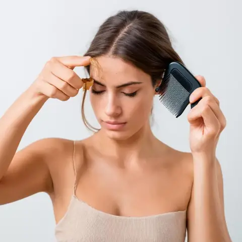 Chải Tóc Bị Gãy Lược: Điềm Báo Xui Xẻo Hay Chuyện Thường Tình?