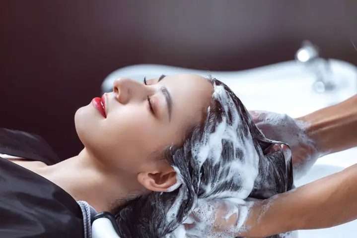 Chăm Sóc Tóc Duỗi Cúp: Bí Quyết Giữ Nếp Phồng, Mịn & Khỏe Đẹp Bền Lâu