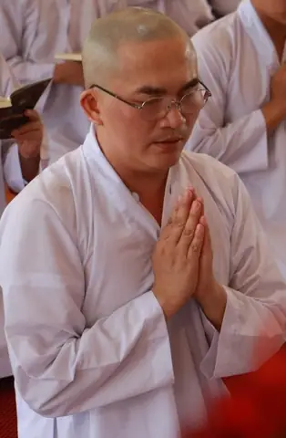 "chán Đời Cắt Tóc Đi Tu": Ý Nghĩa Và Những Góc Nhìn Khác "chán Đời Cắt Tóc Đi Tu": Ý Nghĩa Và Những Góc Nhìn Khác