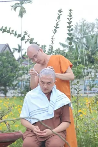 "chán Đời Cắt Tóc Đi Tu": Ý Nghĩa Và Những Góc Nhìn Khác "chán Đời Cắt Tóc Đi Tu": Ý Nghĩa Và Những Góc Nhìn Khác