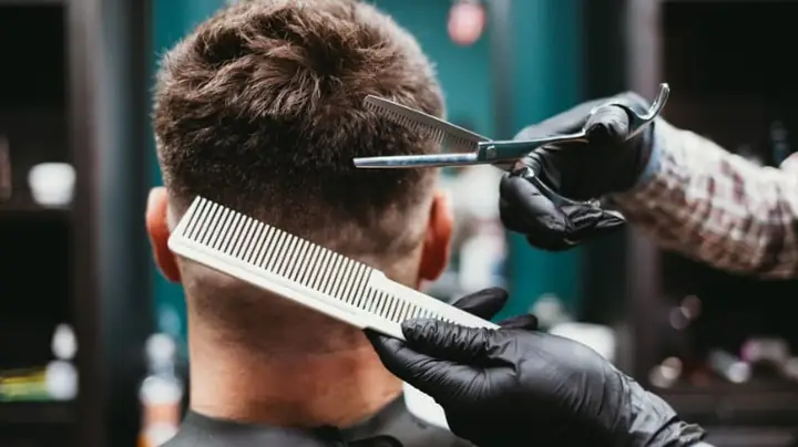 Giải Mã Giấc Mơ Thấy Cắt Tóc: Điềm Báo Tốt Xấu & Con Số May Mắn
