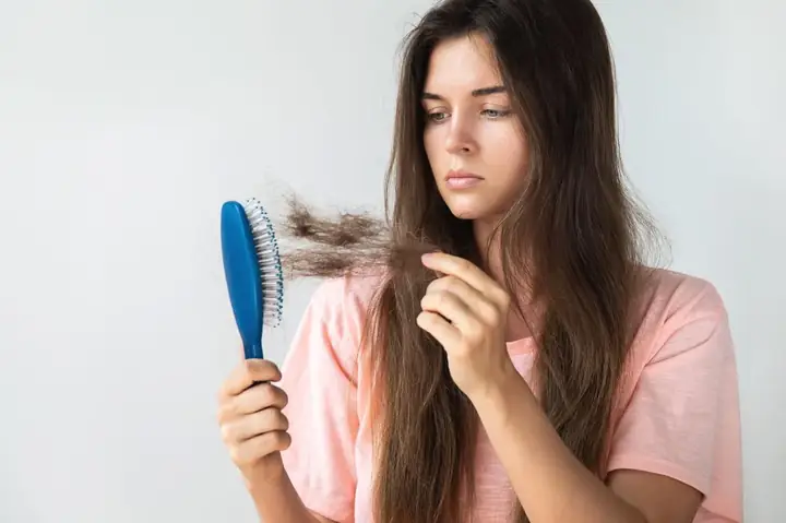 Rụng Tóc Nhiều Ở Nữ Giới: Nguyên Nhân, Dấu Hiệu Và Cách Khắc Phục Hiệu Quả Rụng Tóc Nhiều Ở Nữ Giới: Nguyên Nhân, Dấu Hiệu Và Cách Khắc Phục Hiệu Quả