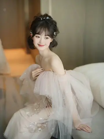 Cô Dâu Nên Để Tóc Ngắn Hay Tóc Dài? Quyết Định Hoàn Hảo Cho Ngày Cưới Cô Dâu Nên Để Tóc Ngắn Hay Tóc Dài? Quyết Định Hoàn Hảo Cho Ngày Cưới
