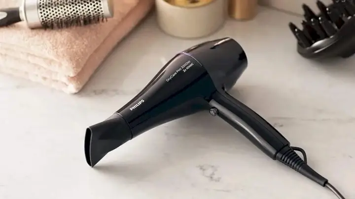 Máy Sấy Tóc Có Được Mang Lên Máy Bay Không? Quy Định Chi Tiết Cho Hành Khách