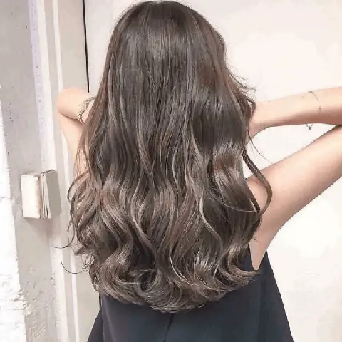 Nhuộm Và Uốn Tóc Cùng Lúc: Có Nên Hay Không? Quy Trình An Toàn Và Khoảng Cách Lý Tưởng