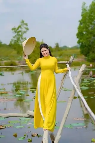 Con Gái Miền Tây: Vẻ Đẹp Tự Nhiên, Mái Tóc Dài Buông Thả – Khám Phá Chất Riêng Con Gái Miền Tây: Vẻ Đẹp Tự Nhiên, Mái Tóc Dài Buông Thả – Khám Phá Chất Riêng