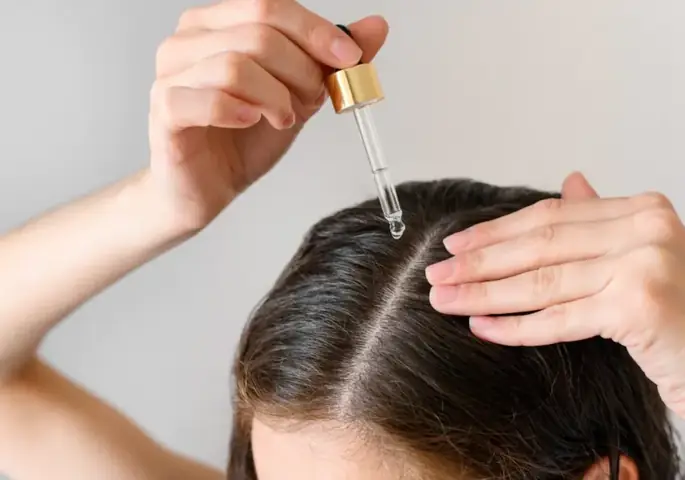 Cách Dùng Serum Dưỡng Tóc Đúng Cách: Bí Quyết Sở Hữu Mái Tóc Mềm Mượt, Chắc Khỏe Cách Dùng Serum Dưỡng Tóc Đúng Cách: Bí Quyết Sở Hữu Mái Tóc Mềm Mượt, Chắc Khỏe