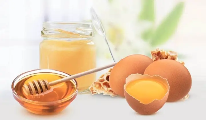 Dưỡng Tóc Bằng Trứng Gà & Mật Ong: Bí Quyết Tóc Mềm Mượt, Chắc Khỏe Tại Nhà