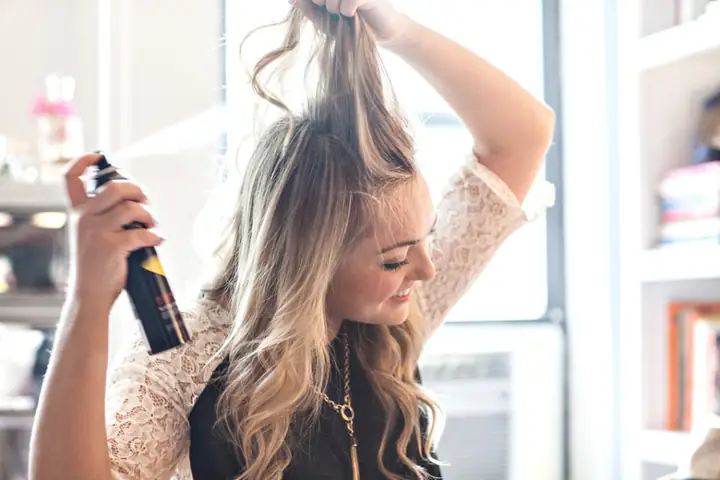 Giải Pháp Tóc Dầu: Top 10 Mẹo & Bí Quyết Giảm Bết Dính Hiệu Quả Tại Nhà