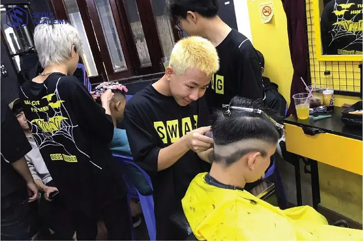 Học Nghề Tóc Miễn Phí Tại Tphcm: Lộ Trình Trở Thành Chuyên Gia Làm Đẹp Toàn Diện Học Nghề Tóc Miễn Phí Tại Tphcm: Lộ Trình Trở Thành Chuyên Gia Làm Đẹp Toàn Diện
