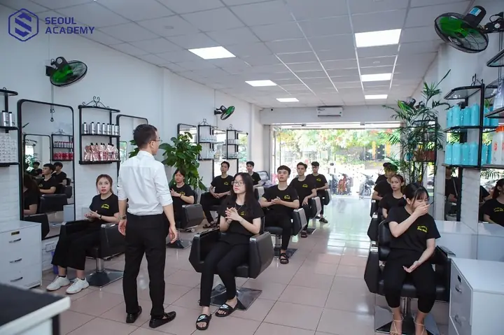Học Nghề Tóc Miễn Phí Tại Tphcm: Lộ Trình Trở Thành Chuyên Gia Làm Đẹp Toàn Diện Học Nghề Tóc Miễn Phí Tại Tphcm: Lộ Trình Trở Thành Chuyên Gia Làm Đẹp Toàn Diện