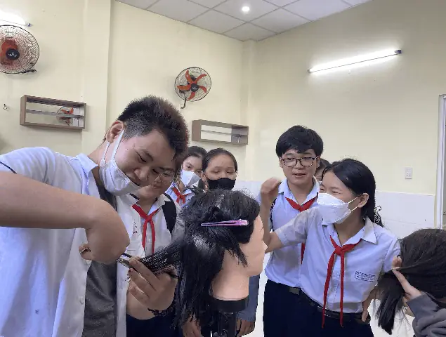 Học Nghề Tóc Bao Lâu Ra Nghề? Lộ Trình Chuẩn Từ A-z