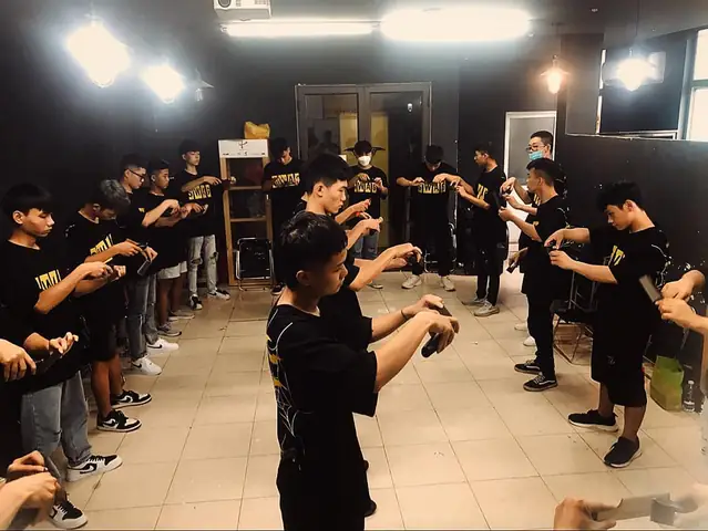 Khóa Học Học Viện Đào Tạo Nghề Tóc Chuyên Nghiệp: Lộ Trình Trở Thành Chuyên Gia Tạo Mẫu Tóc