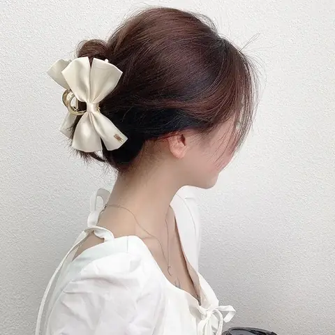 Kẹp Tóc Hàn Quốc Cao Cấp: Điểm Nhấn Sang Trọng & Xu Hướng Thời Trang Mới Nhất Kẹp Tóc Hàn Quốc Cao Cấp: Điểm Nhấn Sang Trọng & Xu Hướng Thời Trang Mới Nhất