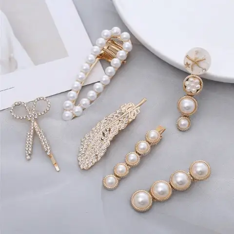 Kẹp Tóc Ngọc Trai Hot Trend: Phụ Kiện "must-have" Tạo Điểm Nhấn Sang Chảnh Cho Mọi Phong Cách
