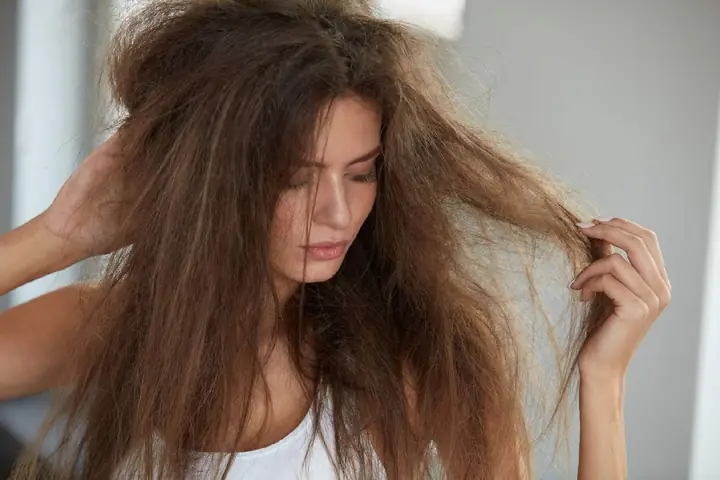 Khắc Phục Tóc Uốn Quá Xoăn: Bí Kíp Lấy Lại Mái Tóc Bồng Bềnh, Vào Nếp