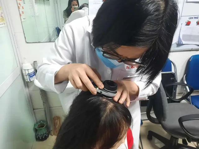 Khám Rụng Tóc Tại Bệnh Viện Da Liễu Trung Ương: Quy Trình, Chi Phí & Kinh Nghiệm Khám Rụng Tóc Tại Bệnh Viện Da Liễu Trung Ương: Quy Trình, Chi Phí & Kinh Nghiệm