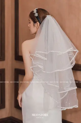 Khăn Voan Cài Tóc Cô Dâu: Hướng Dẫn Chọn Lựa & Phối Đồ Hoàn Hảo Khăn Voan Cài Tóc Cô Dâu: Hướng Dẫn Chọn Lựa & Phối Đồ Hoàn Hảo