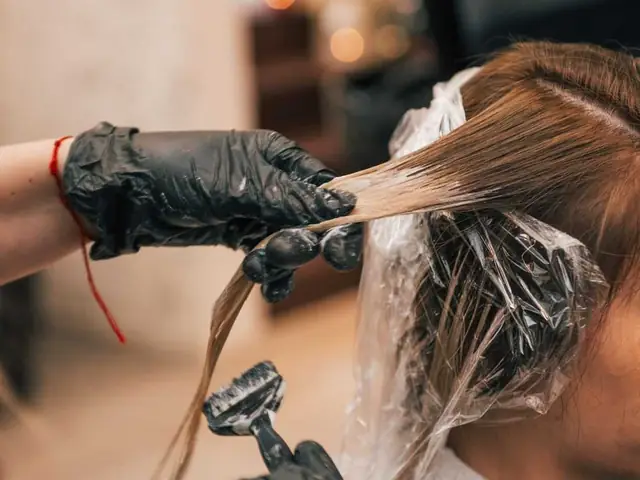Khử Mùi Thuốc Nhuộm Tóc Hiệu Quả: Bí Quyết Tự Nhiên & Chuyên Nghiệp Tại Salon Khử Mùi Thuốc Nhuộm Tóc Hiệu Quả: Bí Quyết Tự Nhiên & Chuyên Nghiệp Tại Salon