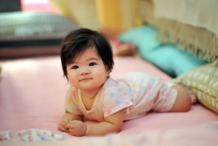 Kiểu Tóc Cho Bé Gái 3 Tháng Tuổi: Gợi Ý Dễ Thương & Hướng Dẫn Chăm Sóc