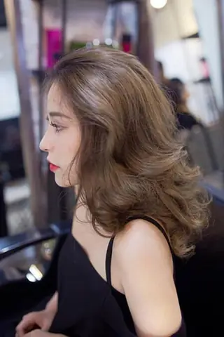30+ Kiểu Tóc Xoăn Tự Nhiên Đẹp Nhất Cho Nam & Nữ: Hướng Dẫn Chọn Kiểu Phù Hợp Mọi Khuôn Mặt