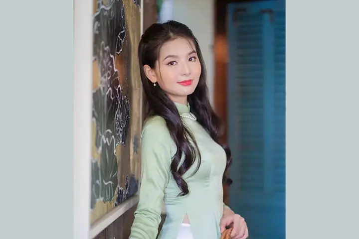Tuyệt Chiêu Chọn Kiểu Tóc Đẹp Cho Nữ Mặc Áo Dài: Hài Hòa Phong Cách, Tôn Vẻ Duyên Dáng