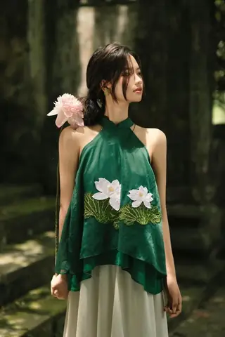 Top 10 Kiểu Tóc Hợp Với Váy Cổ Yếm Chuẩn Phong Cách, Tự Tin Nàng Thơ