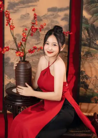 Top 10 Kiểu Tóc Hợp Với Váy Cổ Yếm Chuẩn Phong Cách, Tự Tin Nàng Thơ